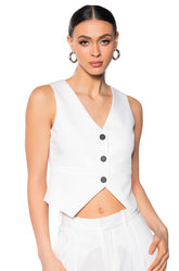 FITTED CROP VEST IN WHITE