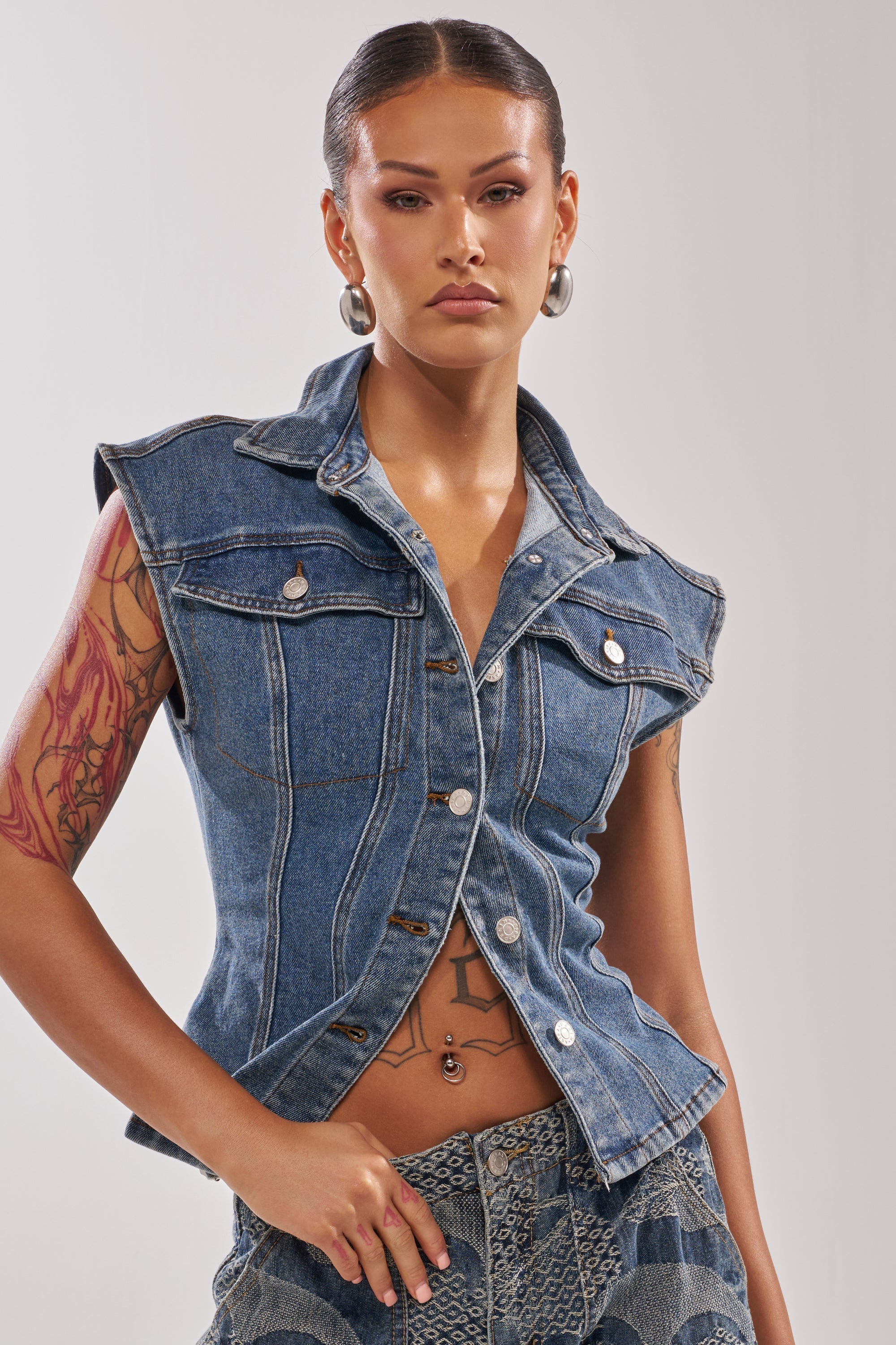 LILY DENIM BUTTON DOWN IN MEDIUM BLUE DENIM