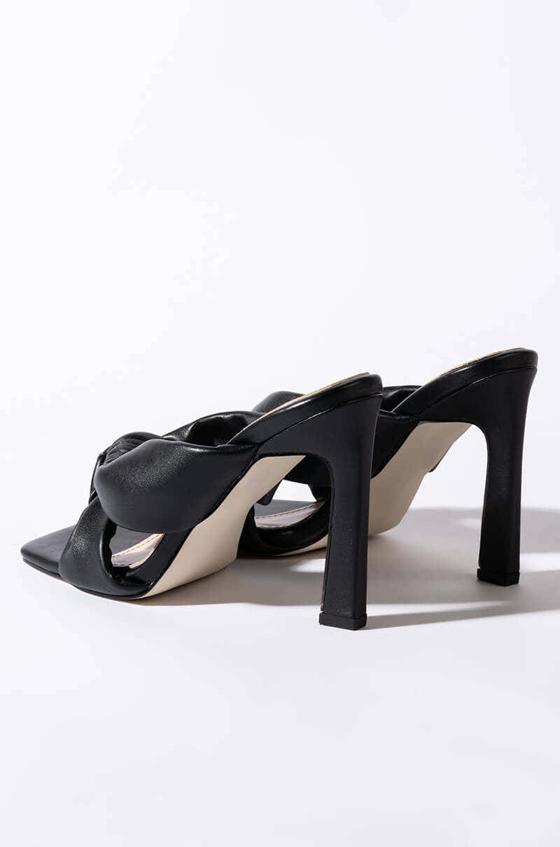 AZALEA WANG SWEET LIKE SUNDAY CHUNKY SANDAL IN BLACK