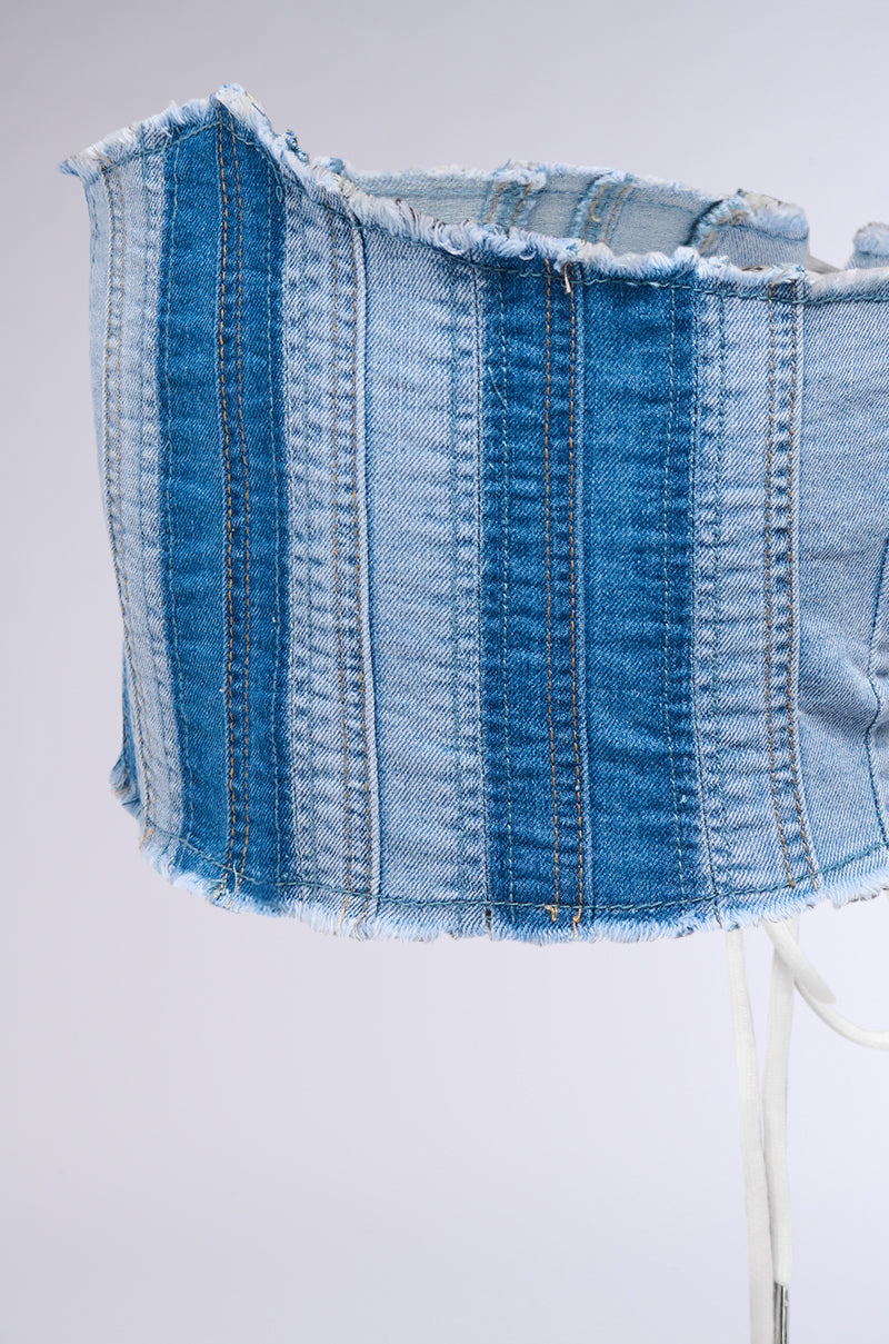 DENIM BABE UNDER BUST BELT IN BLUE MULTI